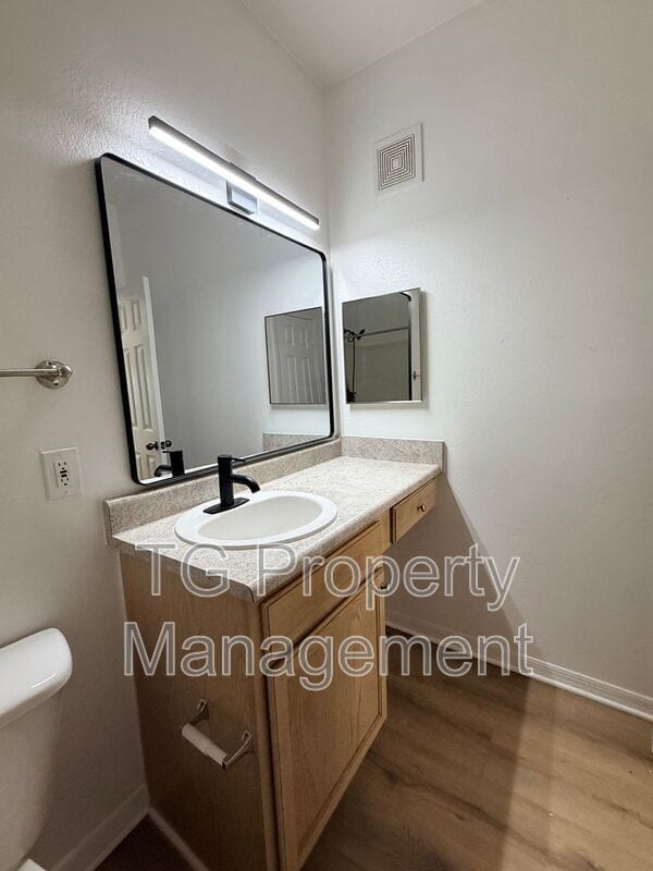 Building Photo - 7800 Point Meadows Dr