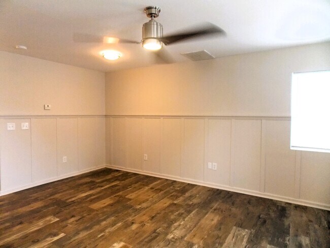 Building Photo - 221 Addison Cottage Way