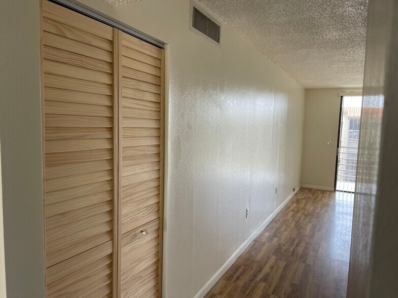 Building Photo - 1820 N Lauderdale Ave