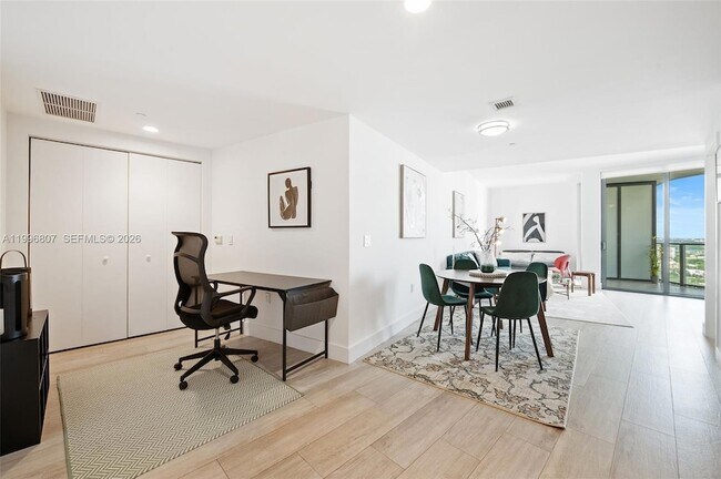 Building Photo - 121 NE 34th St