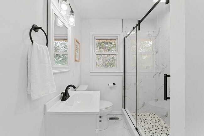 Building Photo - 743 Lancaster Rd