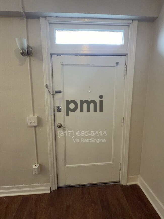 Building Photo - 1 W 28th St