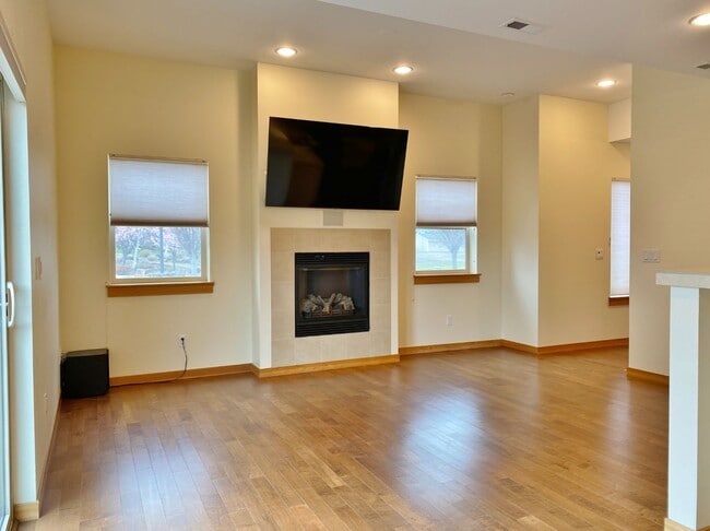 Building Photo - Eagle Crest Condo at Lone Pine