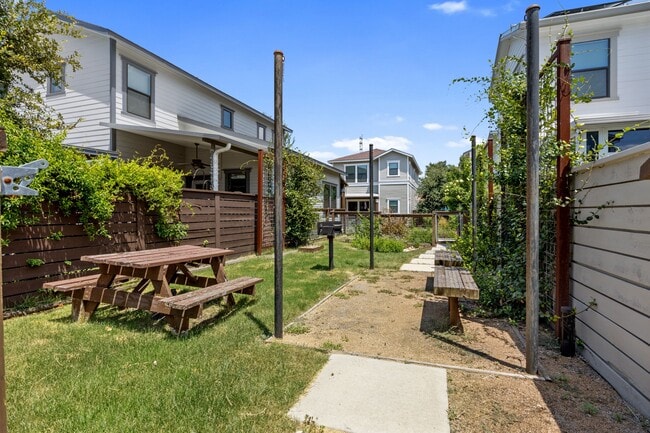 Building Photo - 1114 N Olive St