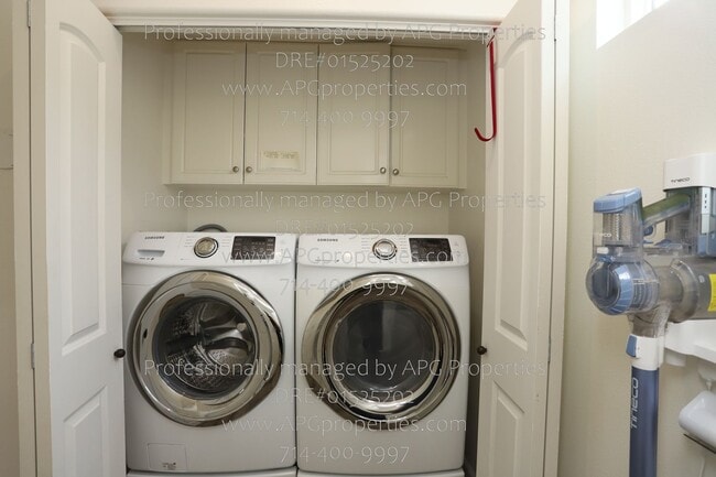 Building Photo - 8057 Sorrento Ln