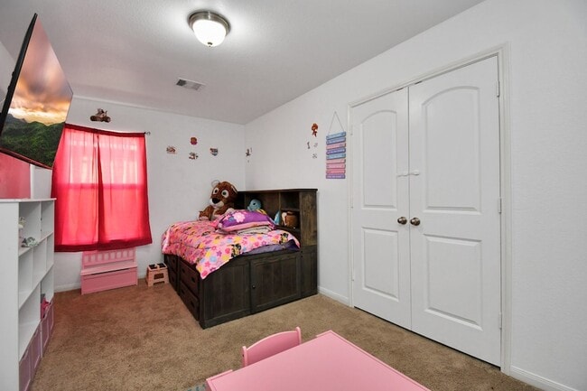 Building Photo - 985 Lake View Cir W