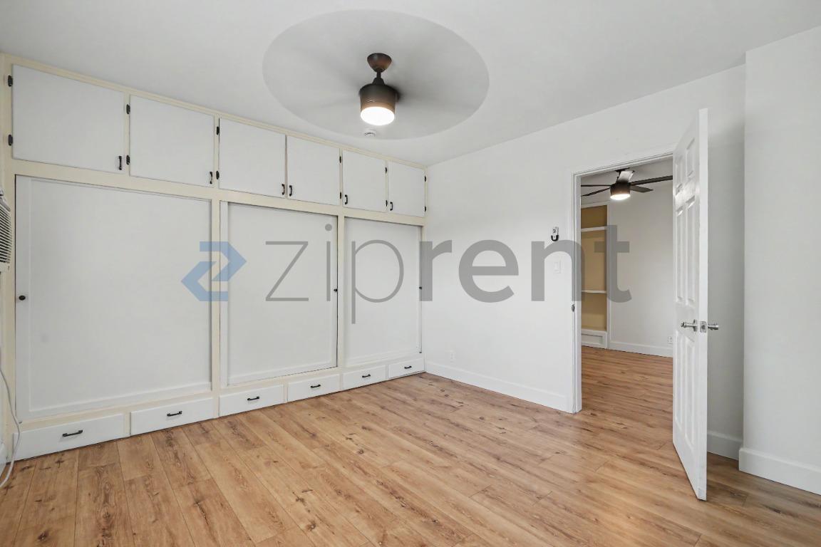 Building Photo - Unit
