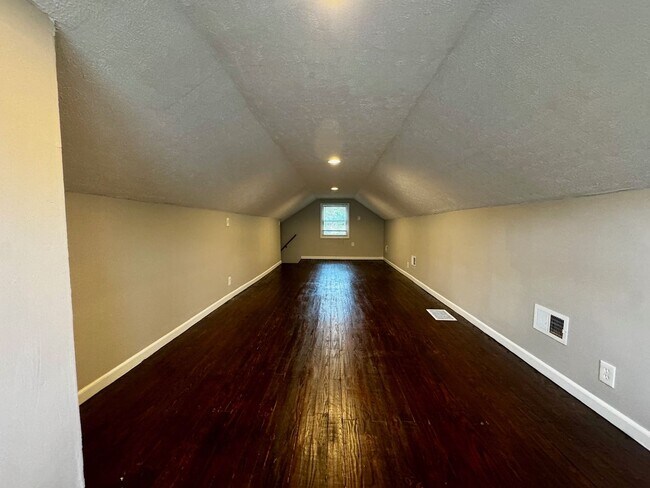 Building Photo - 610 Colorado Ave