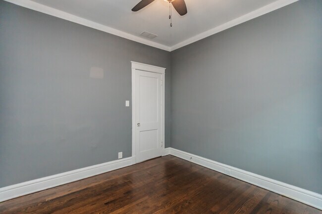 Building Photo - 334 S Oak Park Ave