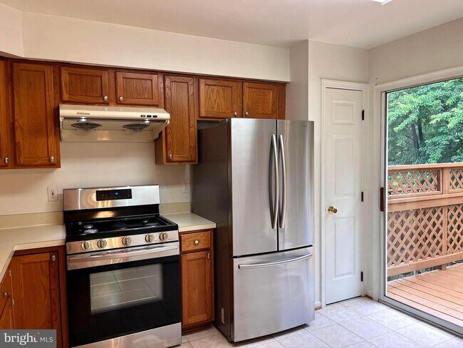 Building Photo - 5144 Woodfield Dr