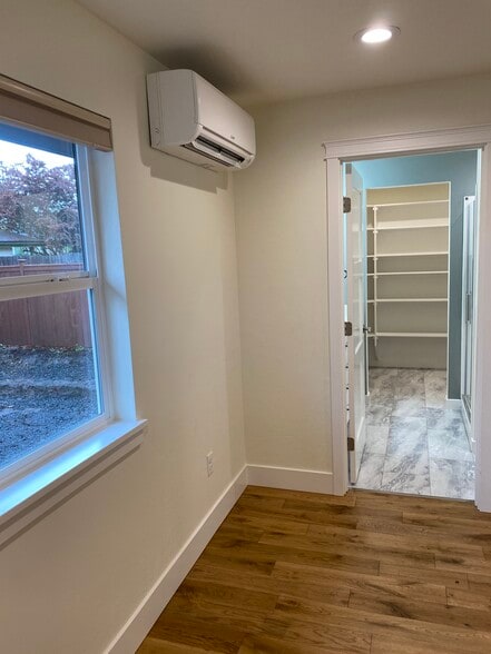 Building Photo - 710 E 22nd Ave