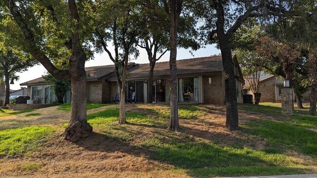 Building Photo - 100 Bay Point Dr