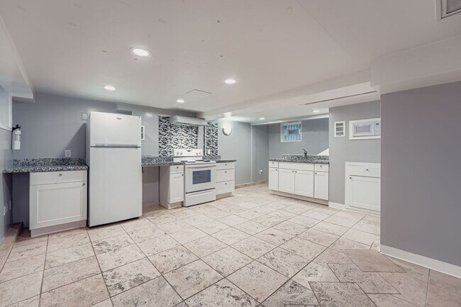 Building Photo - Stylish Home in the Heart of Highland with Detached Garage & Mother-in-Law Suite