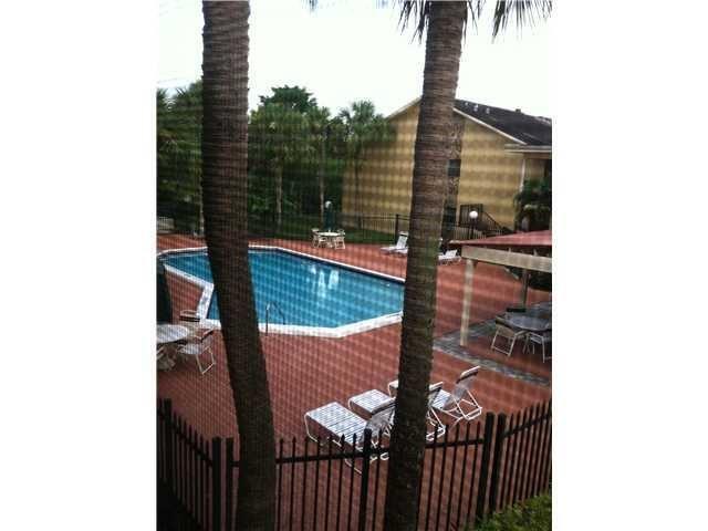 Building Photo - 3029 Riverside Dr