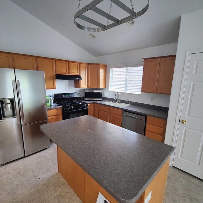 Building Photo - 5 Bed 3 Bath House in Lehi for Rent!