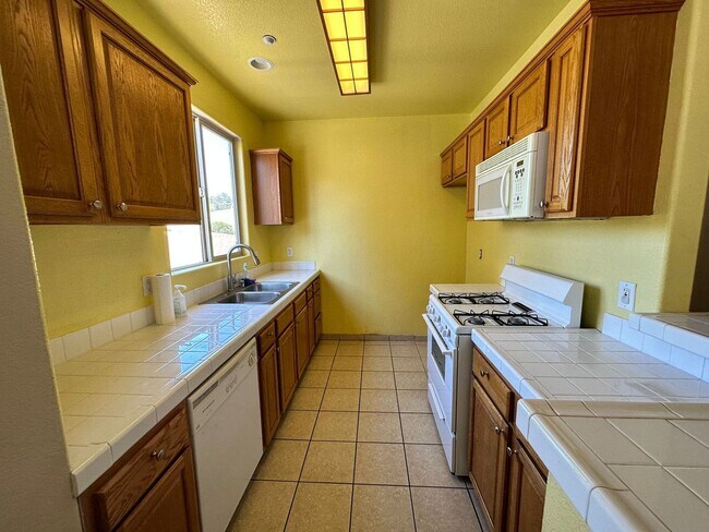 Building Photo - Gated Hayward Townhome with 2-Car Garage & Private Patio