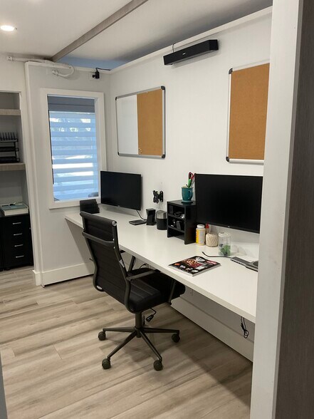 Office behind pullout - 2870 NE 14th Street Cswy