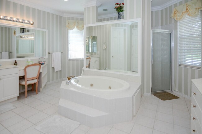 Building Photo - 4676 Manderly Dr