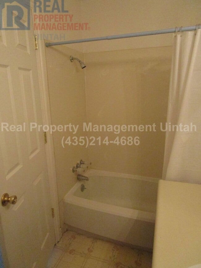 Building Photo - 3 Bed 2 bath Townhome in Ashley Park Estates