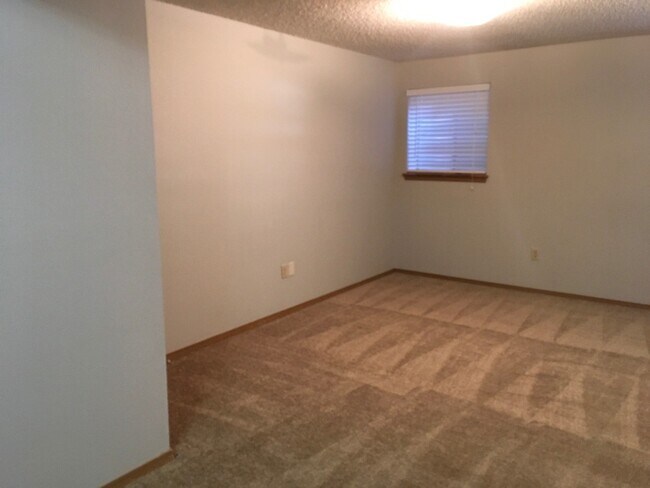 Building Photo - 4249 Hunting Meadows Cir