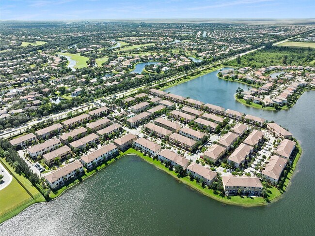 Building Photo - 8446 Lake Majesty Ln