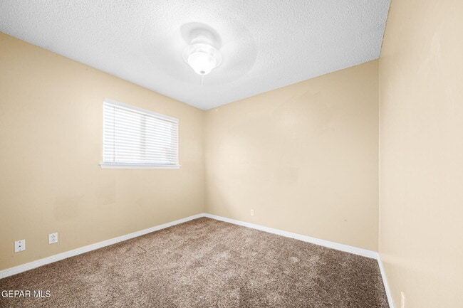 Building Photo - 5656 Kensington Cir