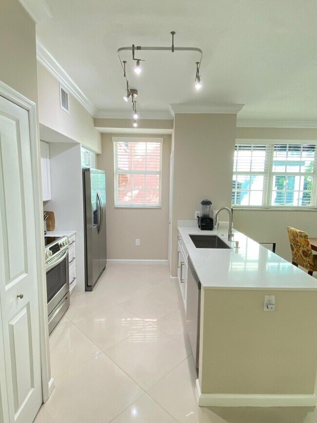 Building Photo - 225 NE 1st St