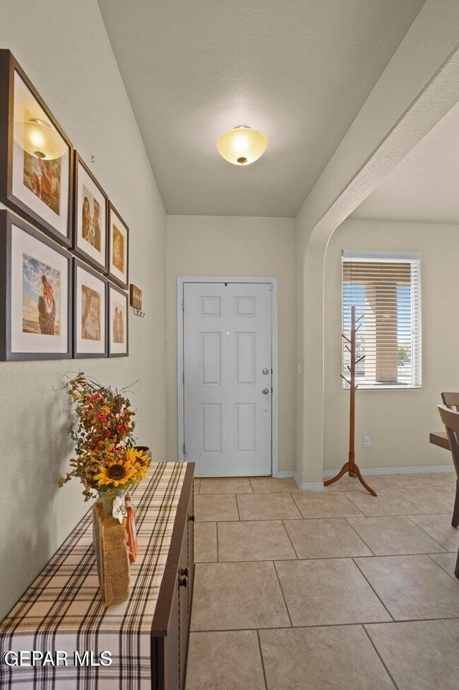 Building Photo - 4040 Loma Dante