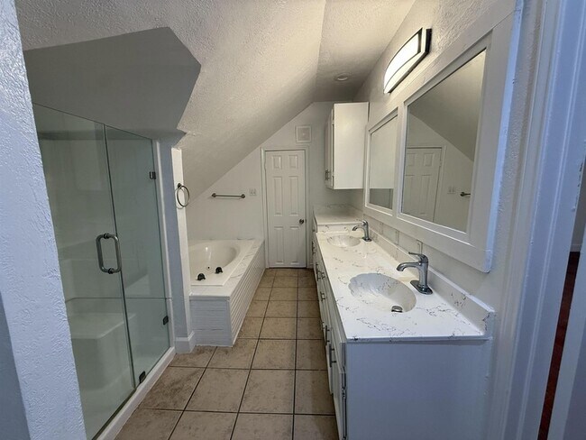 Building Photo - 2504 Pecos St