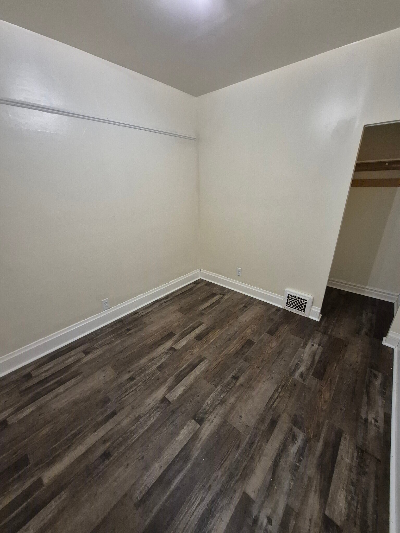 middle bedroom - 4049 6th Ave