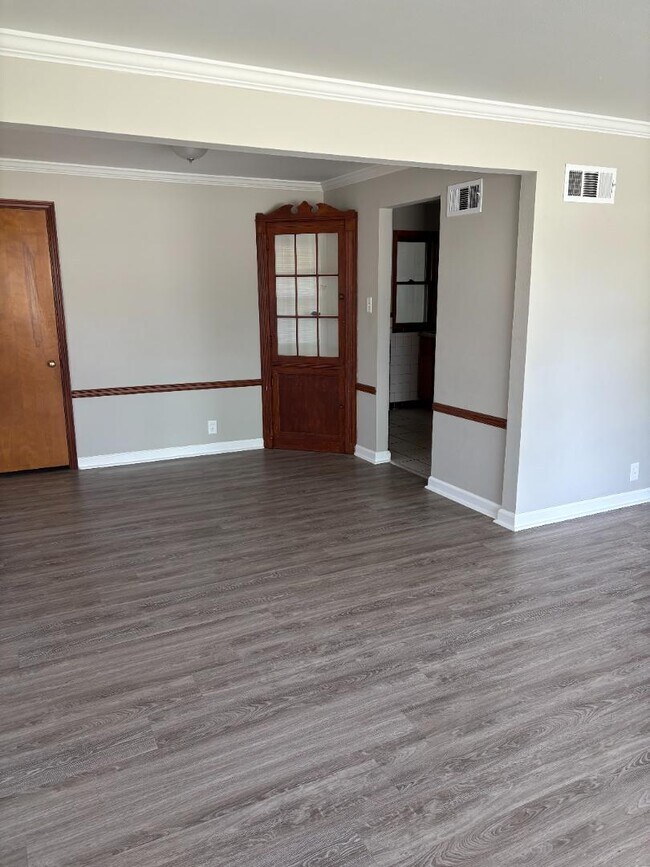 Building Photo - 1232 Forest Home Dr