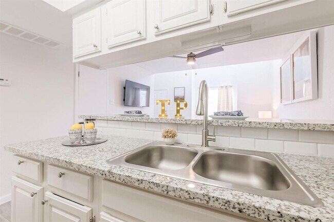 Primary Photo - 8162 Richmond Ave.