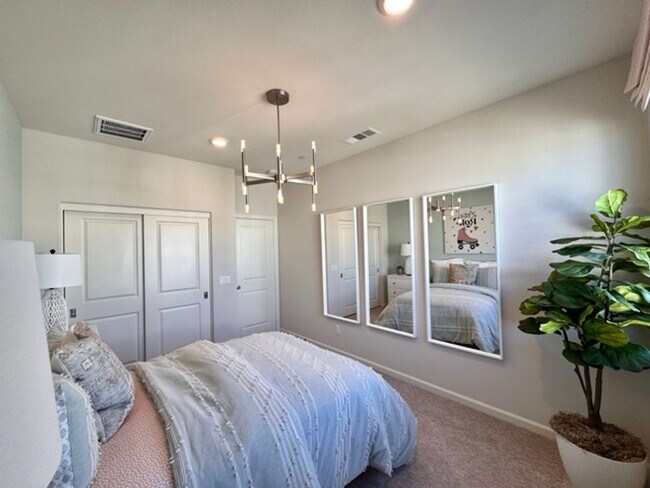 Building Photo - Brand New 4 Bedroom Home with Solar in Gat...