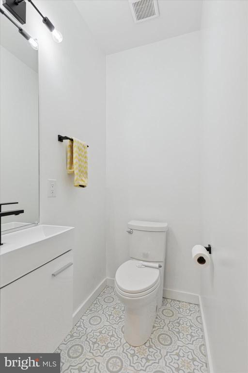 Building Photo - 23 E Durham St