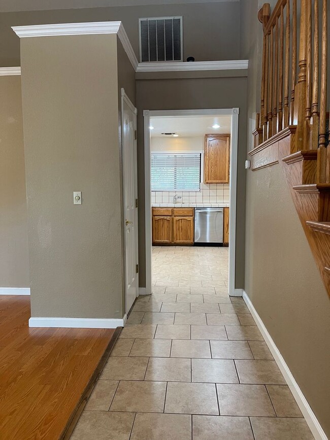 Building Photo - COUNTRY OAKS SUBDIVSION LARGE 3 BED 2 BATH...