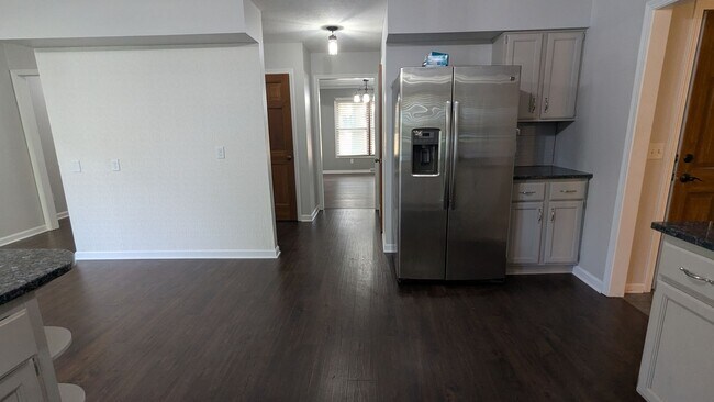 Building Photo - 2025 Longfellow St NE