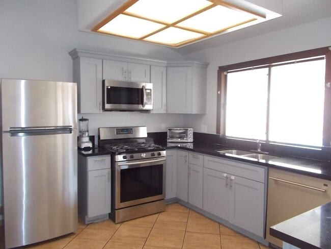 Building Photo - Stylishly Updated Single-Story 4BD Home with Sparkling Pool & Covered Patio Retreat
