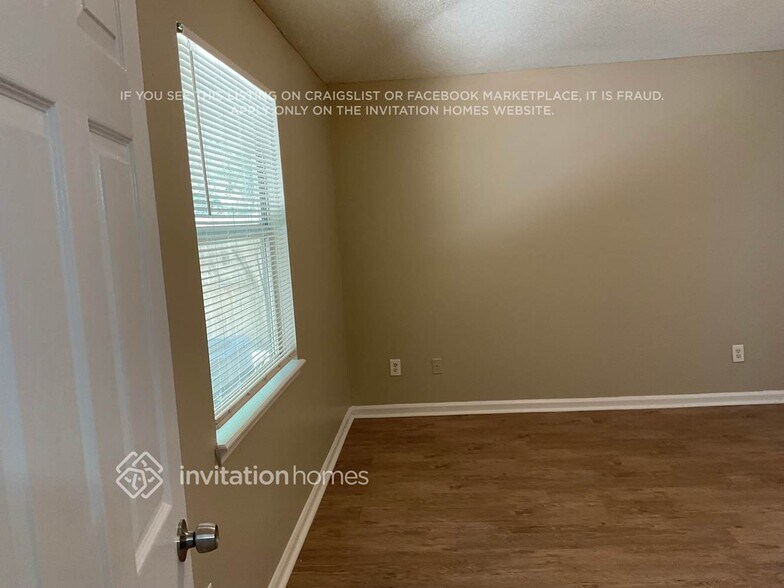 Building Photo - 2999 Mikris Dr E