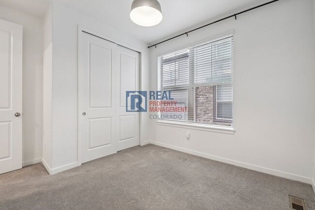 Building Photo - 8396 Bijou Crk Ave