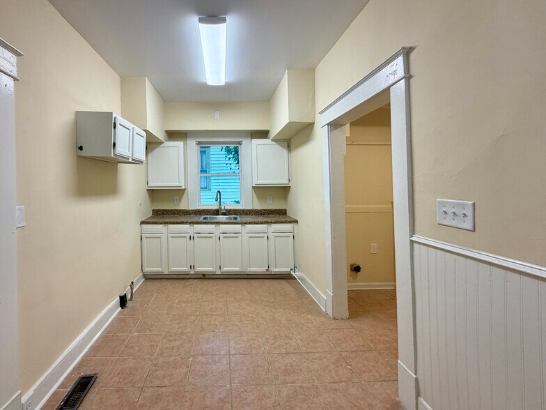 Building Photo - 964 Dill Ave SW