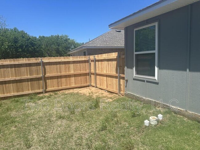 Building Photo - 1015 Ichabod Cir