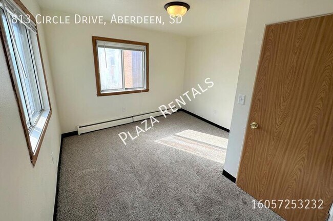 Building Photo - 2120 3rd Ave SE