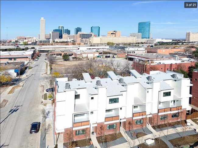 Building Photo - 313 College Ave