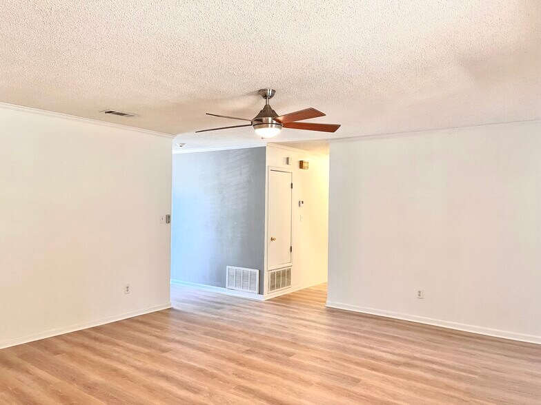 Building Photo - 3904 Tonbridge Cir