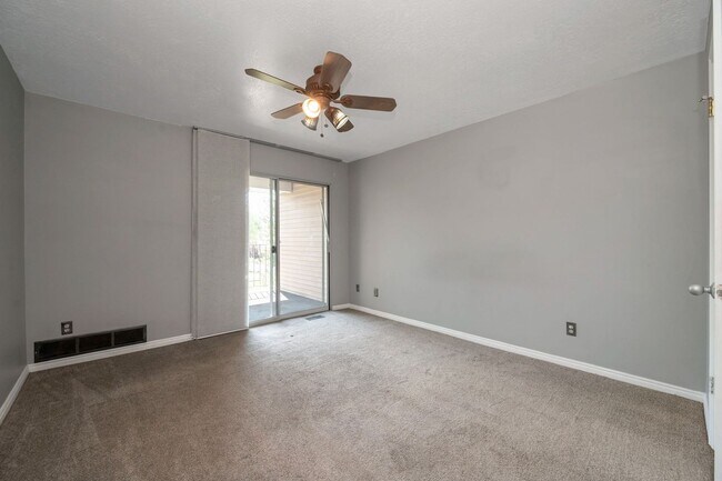 Building Photo - 9118 S Scirlein Dr