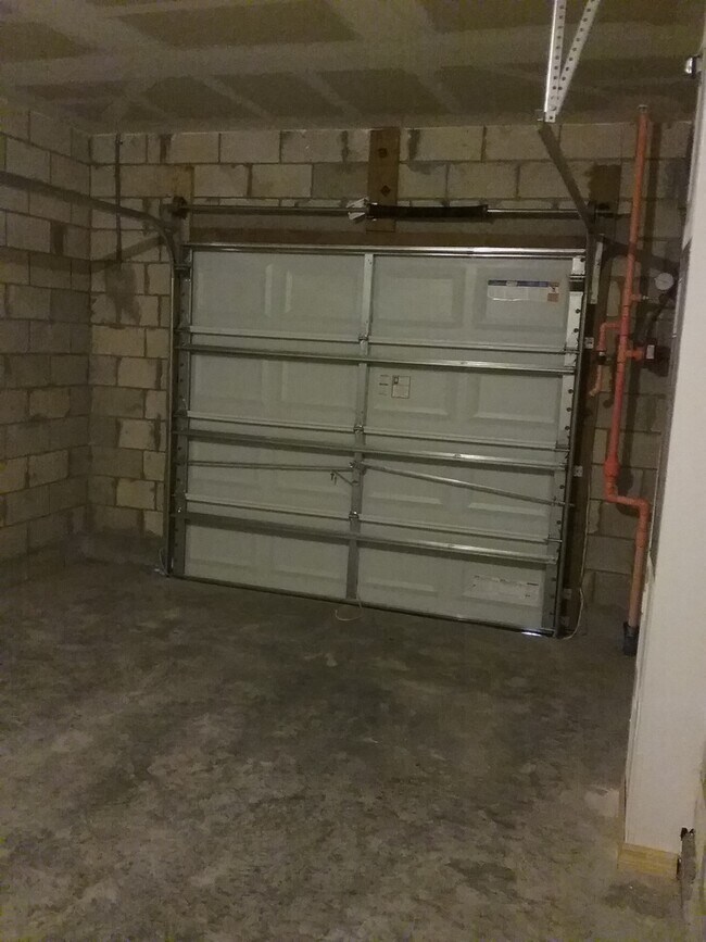 Building Photo - 3 Bedroom 2.5 Bath Townhouse in Turtle Cre...