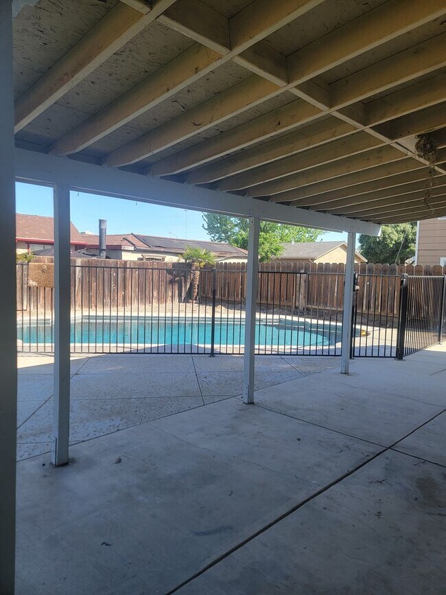 Building Photo - 3 Bed / 2 Bath Home with Pool, RV Parking & Private Balcony