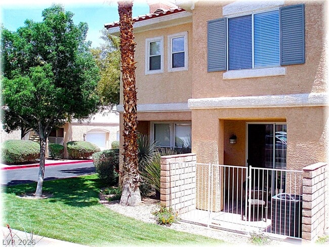 Building Photo - 251 S Green Valley Pkwy