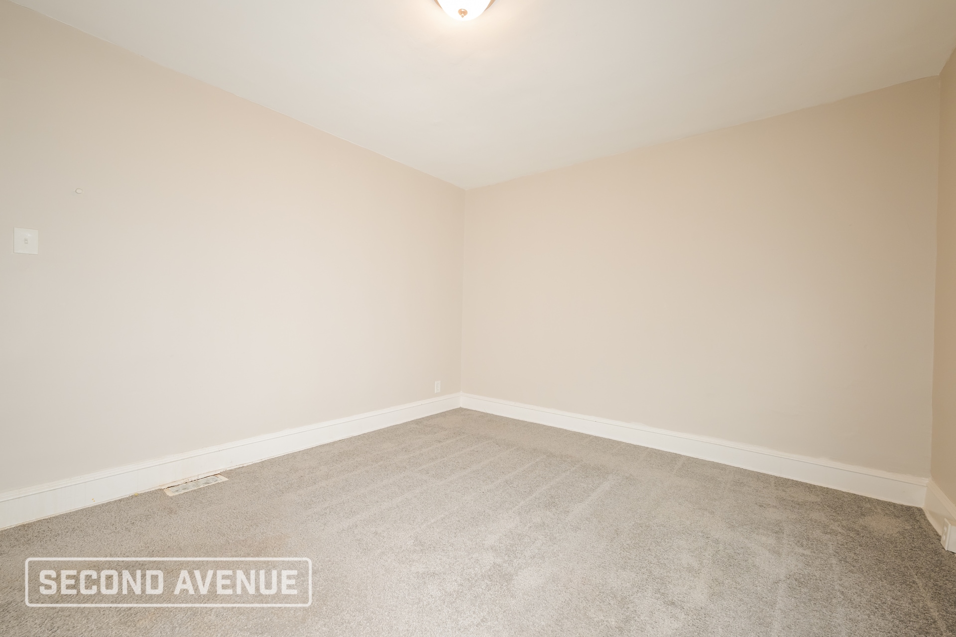 Building Photo - 7645 Highland Ave