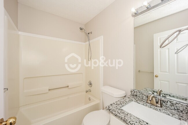 Building Photo - Fantastic 3bd/2.5ba home! Coming soon!